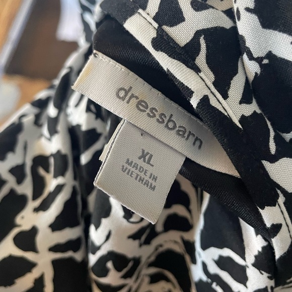 Stylish Black and White Women's Top size XL Dessbarn - Picture 7 of 7